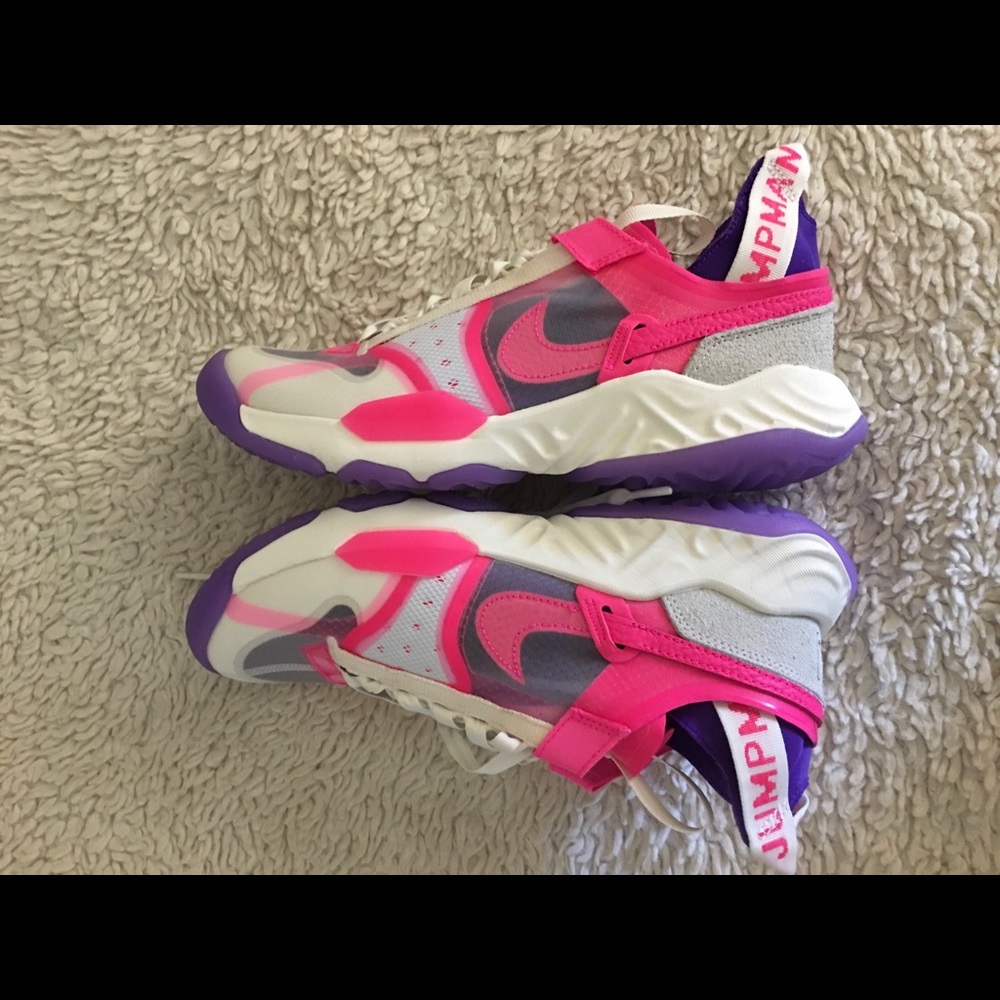 Nike - Picture 9 of 15